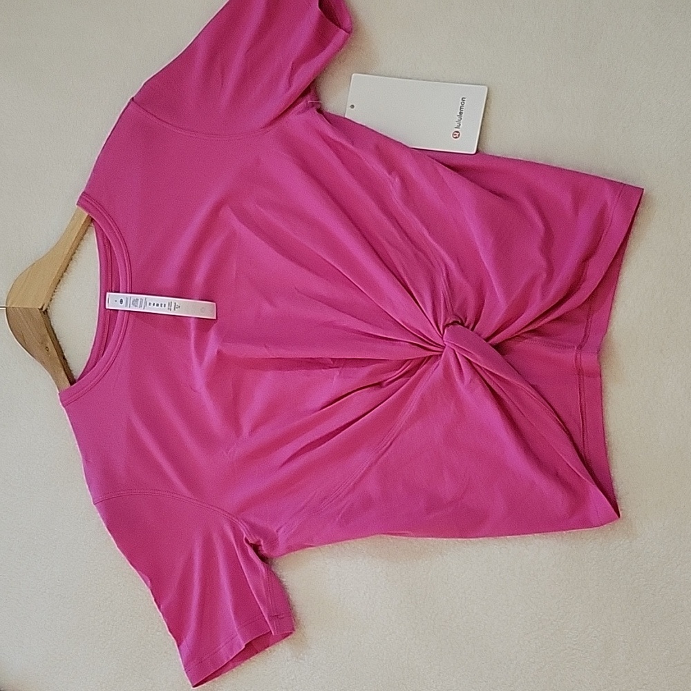 LULULEMON CRESCENT TEE SHORTLEEVE SIZE 4
